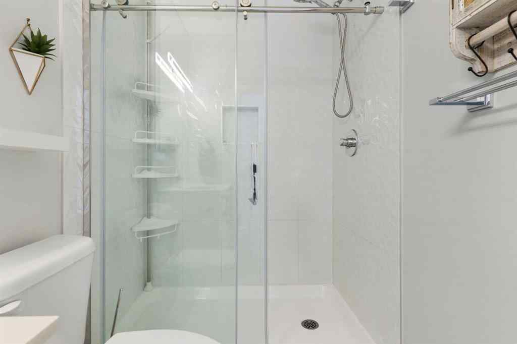 MLS® A2267003 - Unit #113 408 27 Avenue NE in Winston Heights/Mountview Calgary, Residential