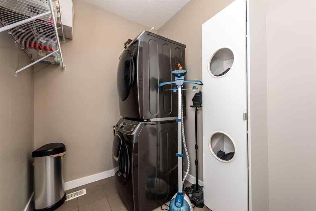 MLS® A2267005 - 44 savanna Road NE in Saddle Ridge Calgary, Residential