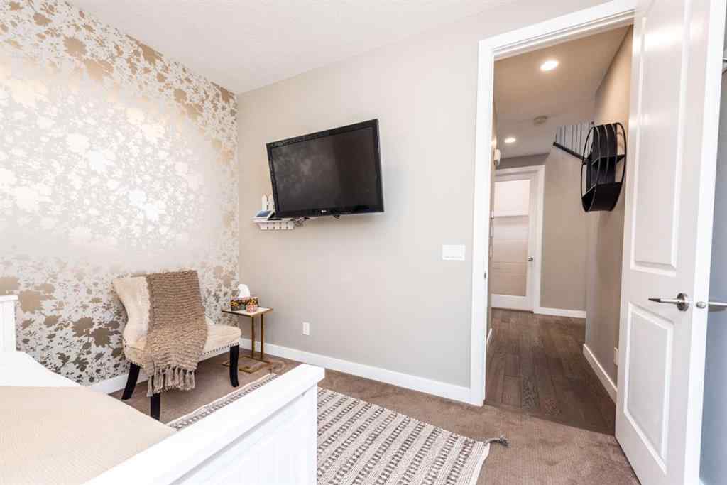 MLS® A2267005 - 44 savanna Road NE in Saddle Ridge Calgary, Residential