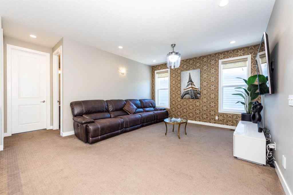 MLS® A2267005 - 44 savanna Road NE in Saddle Ridge Calgary, Residential