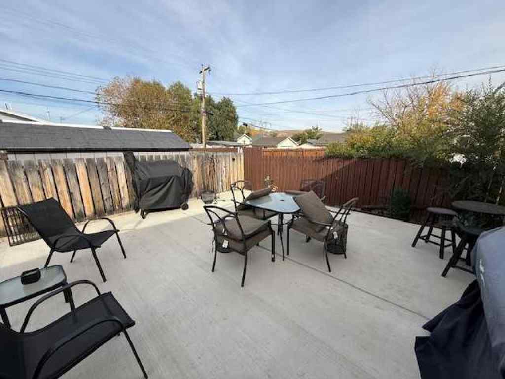 MLS® A2267011 - 204B 9 Avenue SE in Huntington Drumheller, Residential