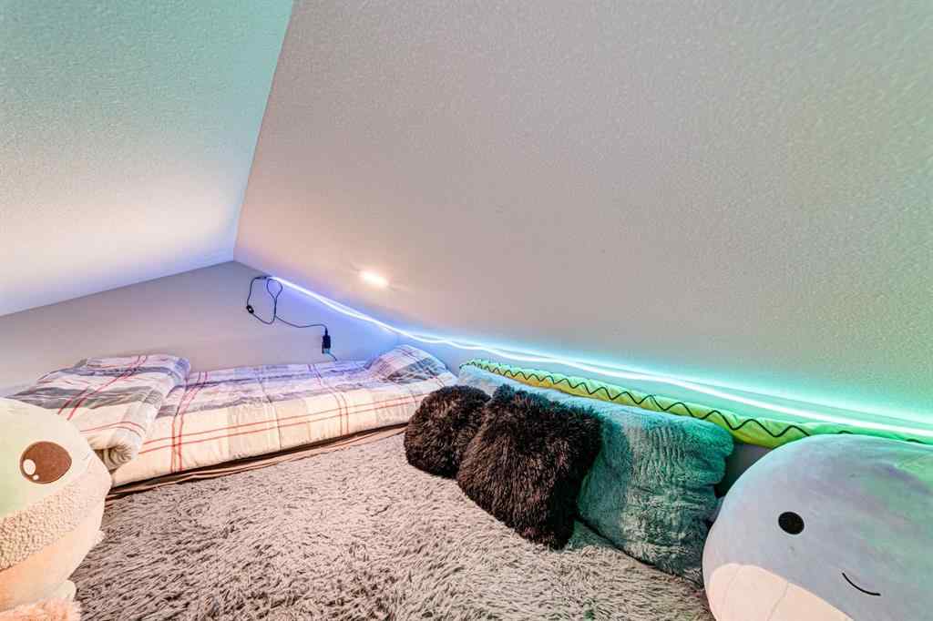 MLS® A2267019 - 2938 214 Street  in NONE Bellevue, Residential