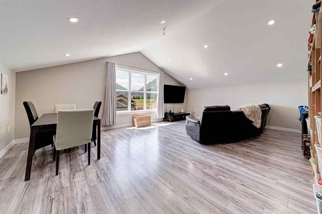 MLS® A2267019 - 2938 214 Street  in NONE Bellevue, Residential