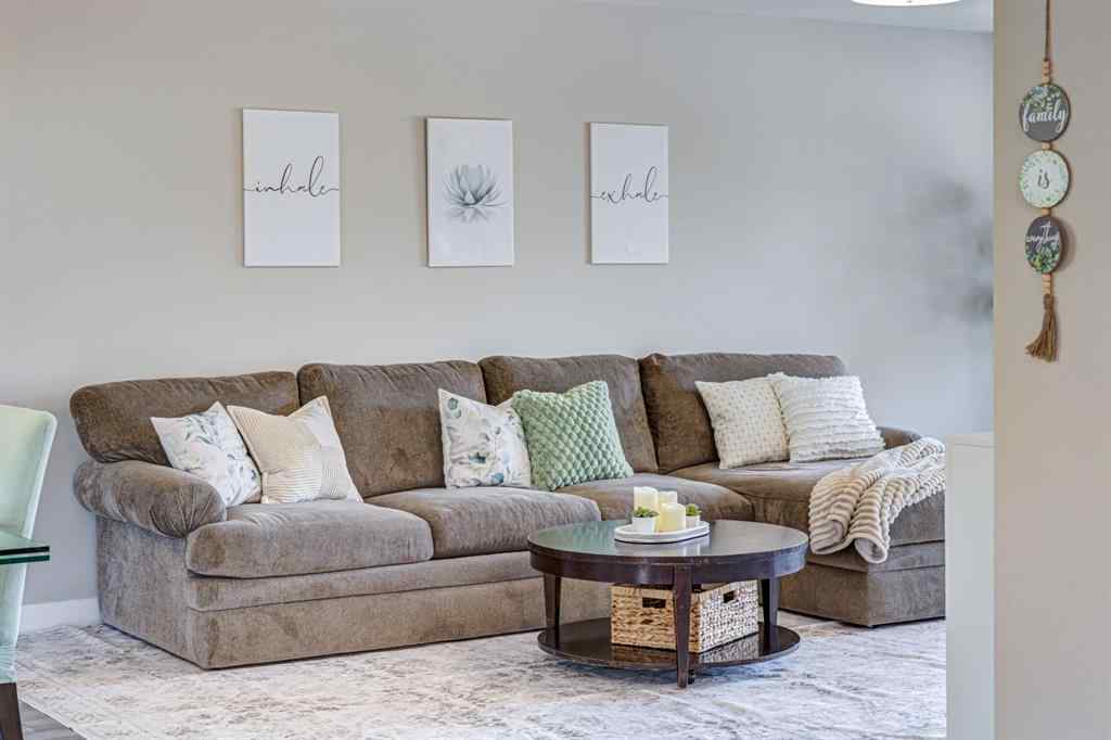 MLS® A2267019 - 2938 214 Street  in NONE Bellevue, Residential