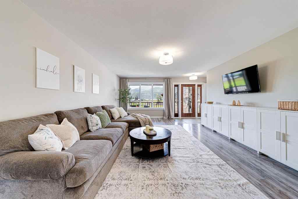 MLS® A2267019 - 2938 214 Street  in NONE Bellevue, Residential