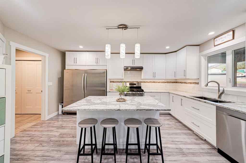 MLS® A2267019 - 2938 214 Street  in NONE Bellevue, Residential