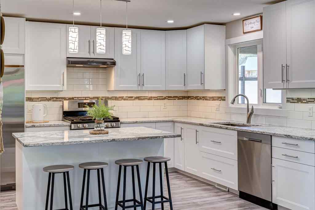 MLS® A2267019 - 2938 214 Street  in NONE Bellevue, Residential