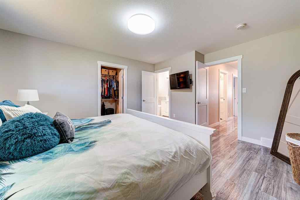 MLS® A2267019 - 2938 214 Street  in NONE Bellevue, Residential