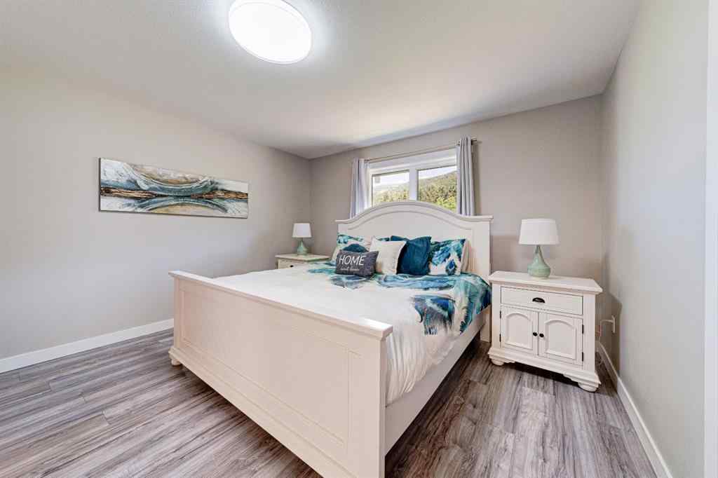 MLS® A2267019 - 2938 214 Street  in NONE Bellevue, Residential