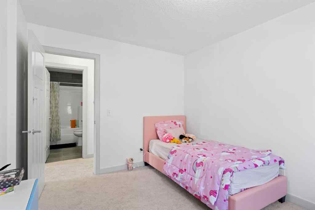 MLS® A2267046 - 105 Everhollow Rise SW in Evergreen Calgary, Residential