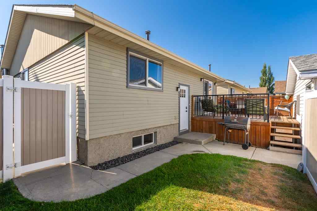 MLS® A2267050 - 7 Erin Park Bay SE in Erin Woods Calgary, Residential