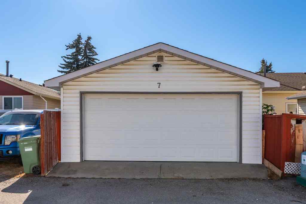 MLS® A2267050 - 7 Erin Park Bay SE in Erin Woods Calgary, Residential