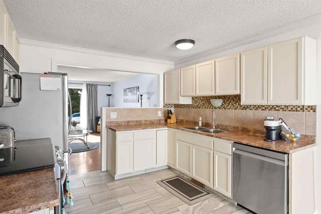 MLS® A2267050 - 7 Erin Park Bay SE in Erin Woods Calgary, Residential