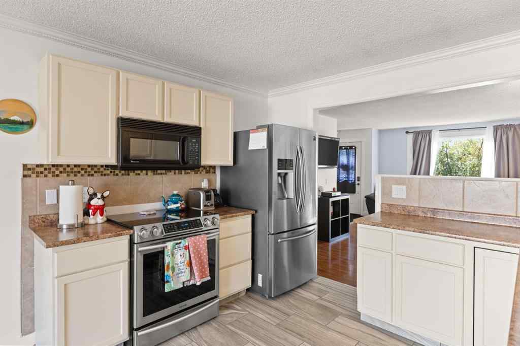 MLS® A2267050 - 7 Erin Park Bay SE in Erin Woods Calgary, Residential