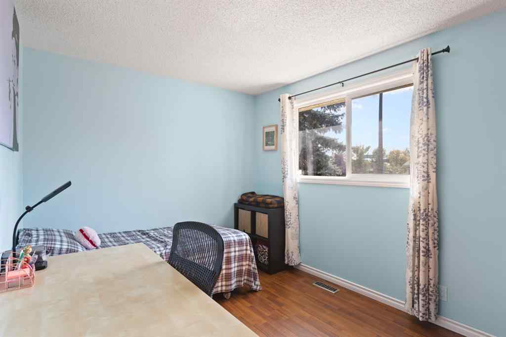 MLS® A2267050 - 7 Erin Park Bay SE in Erin Woods Calgary, Residential