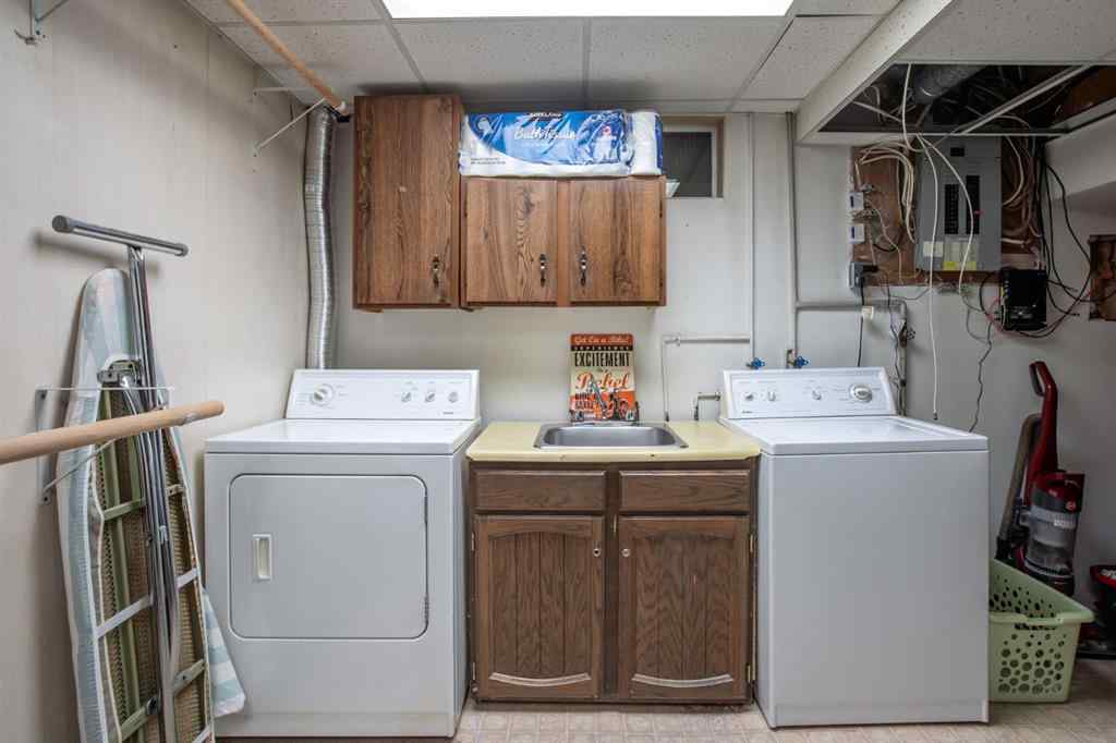 MLS® A2267050 - 7 Erin Park Bay SE in Erin Woods Calgary, Residential