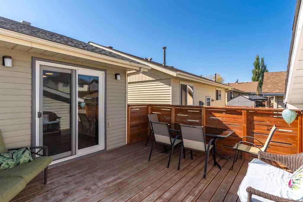 MLS® A2267050 - 7 Erin Park Bay SE in Erin Woods Calgary, Residential