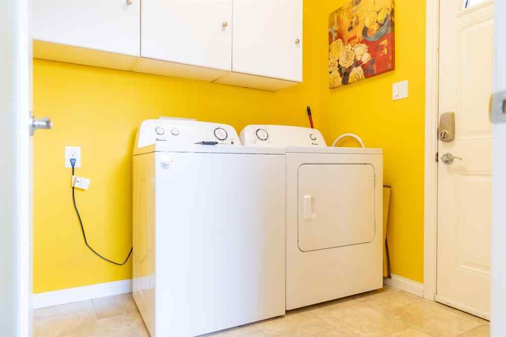 MLS® A2267055 - 40 Fern Road  in Fairview Red Deer, Residential