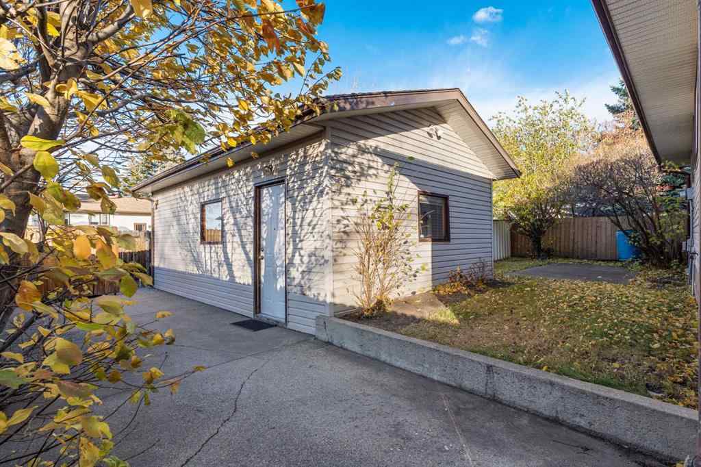 MLS® A2267056 - 4620 31 Avenue NE in Rundle Calgary, Residential