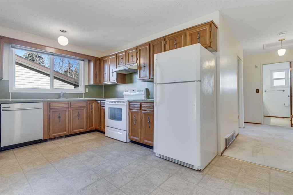 MLS® A2267056 - 4620 31 Avenue NE in Rundle Calgary, Residential