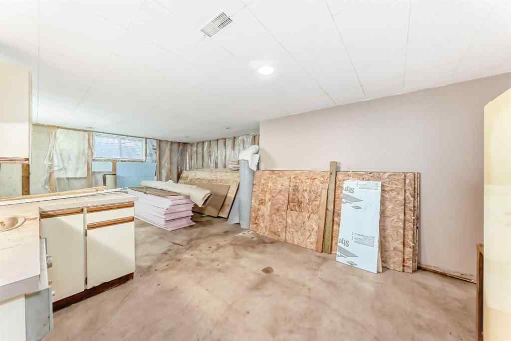 MLS® A2267059 - 627 Seymour Avenue SW in Southwood Calgary, Residential