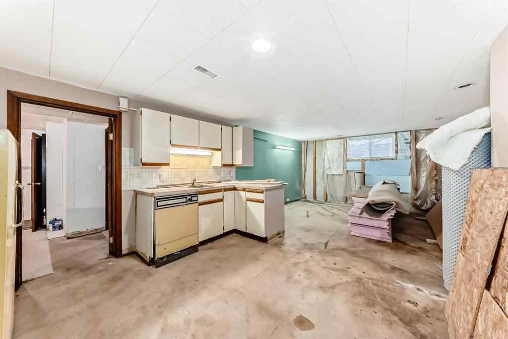 MLS® A2267059 - 627 Seymour Avenue SW in Southwood Calgary, Residential