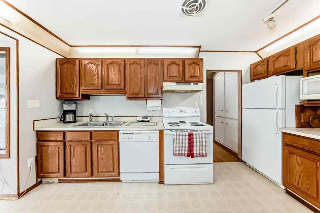 MLS® A2267059 - 627 Seymour Avenue SW in Southwood Calgary, Residential