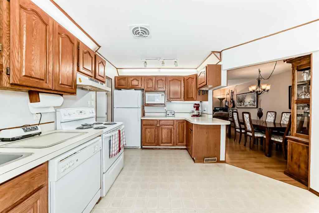 MLS® A2267059 - 627 Seymour Avenue SW in Southwood Calgary, Residential