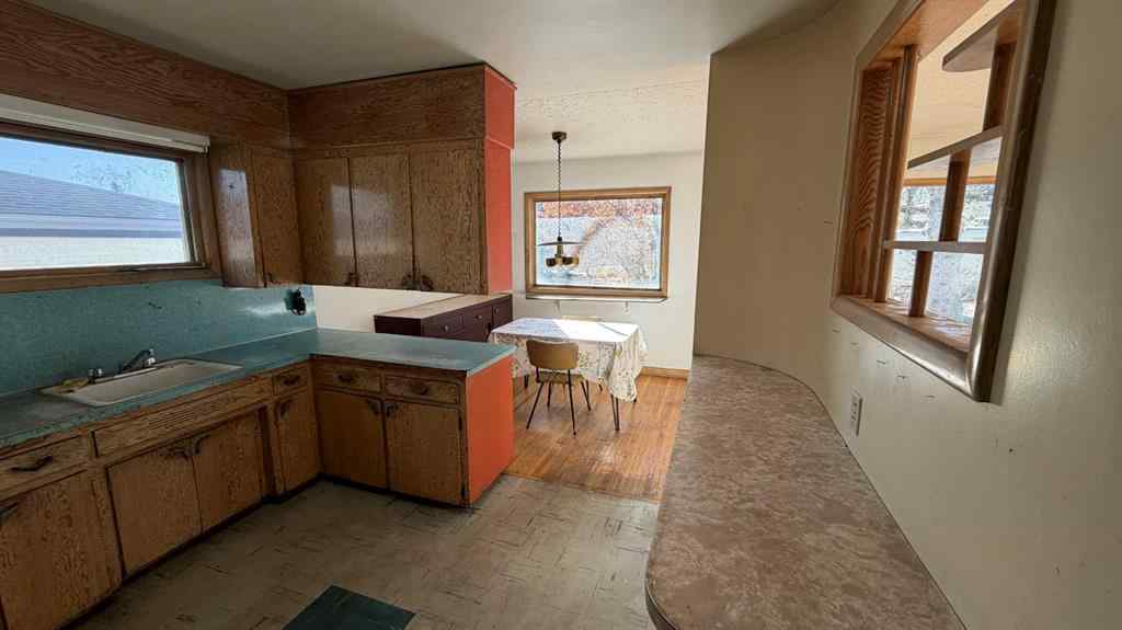 MLS® A2267074 - 8 Carnarvon Way NW in Cambrian Heights Calgary, Residential