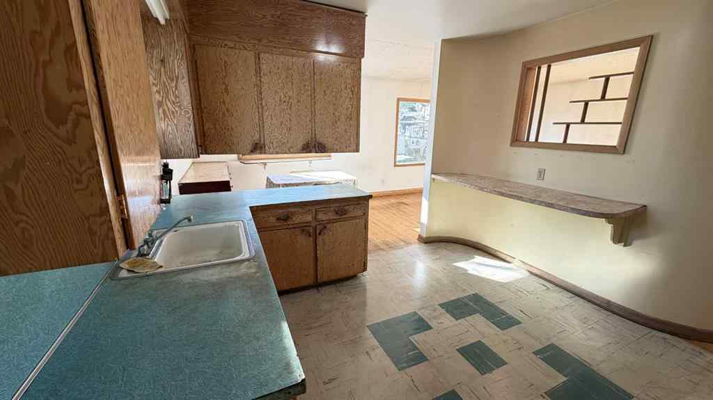 MLS® A2267074 - 8 Carnarvon Way NW in Cambrian Heights Calgary, Residential