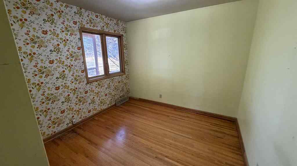 MLS® A2267074 - 8 Carnarvon Way NW in Cambrian Heights Calgary, Residential