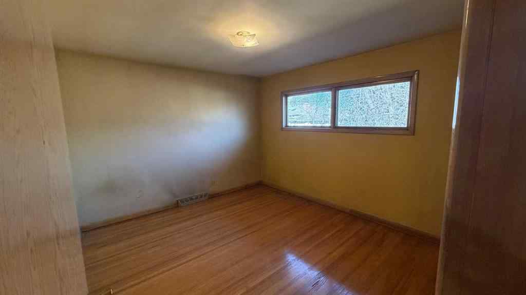 MLS® A2267074 - 8 Carnarvon Way NW in Cambrian Heights Calgary, Residential