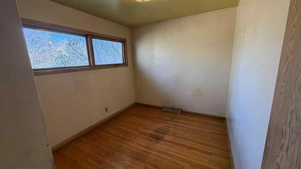 MLS® A2267074 - 8 Carnarvon Way NW in Cambrian Heights Calgary, Residential