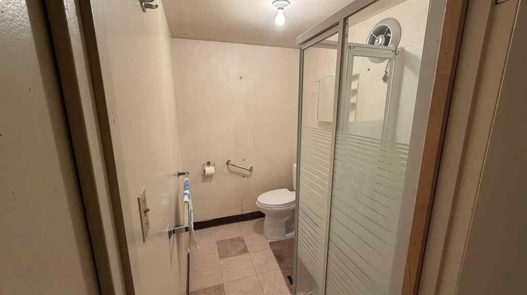 MLS® A2267074 - 8 Carnarvon Way NW in Cambrian Heights Calgary, Residential