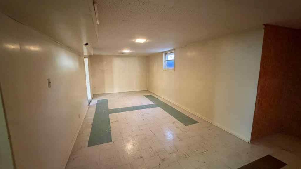 MLS® A2267074 - 8 Carnarvon Way NW in Cambrian Heights Calgary, Residential