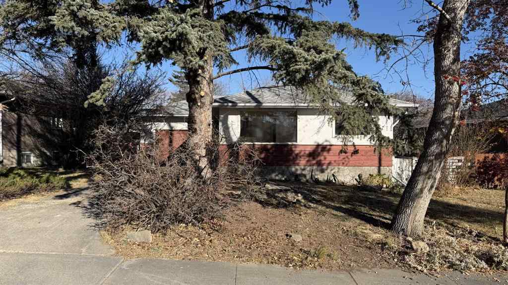 MLS® A2267074 - 8 Carnarvon Way NW in Cambrian Heights Calgary, Residential