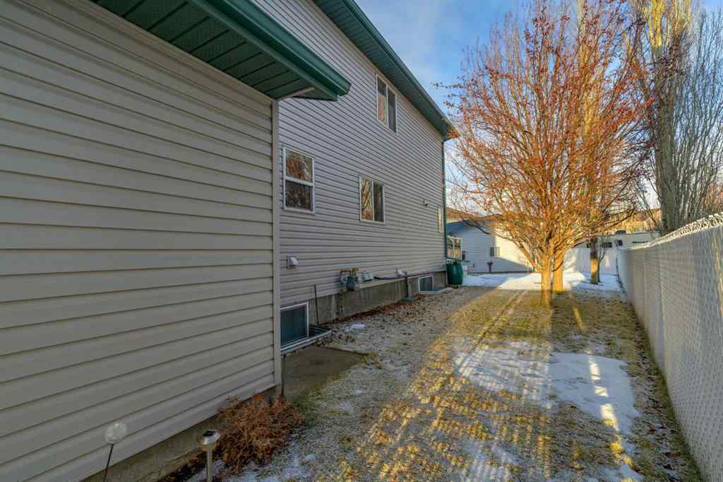MLS® A2267075 - 116 Oakmere Place  in Westmere Chestermere, Residential