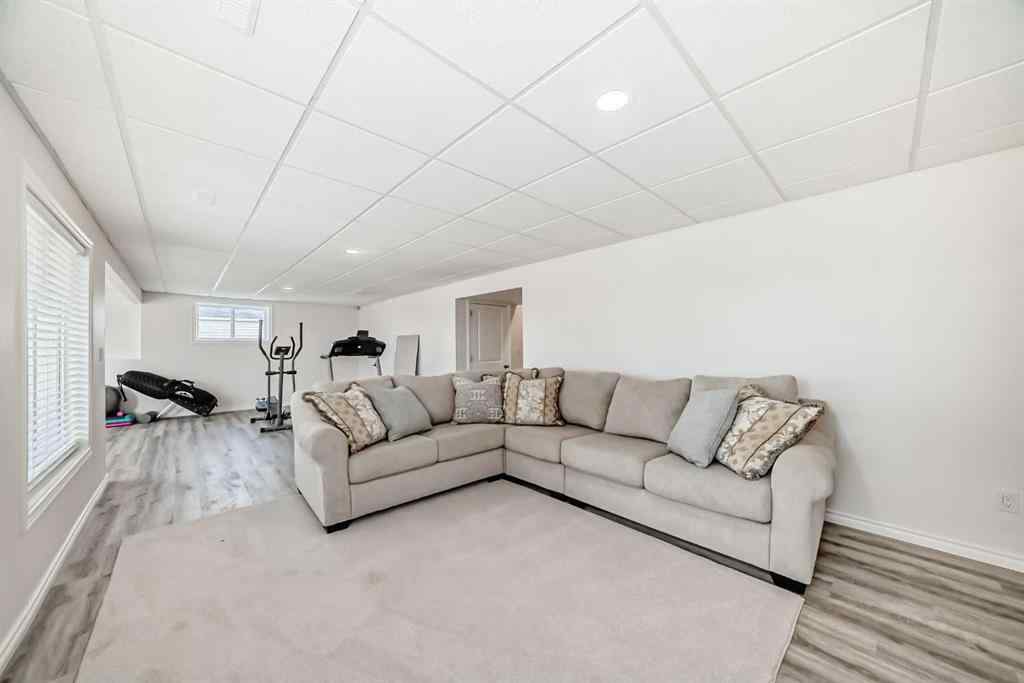 MLS® A2267077 - 7 Stage Coach Meadow  in Sharp Hill Rural Rocky View County, Residential