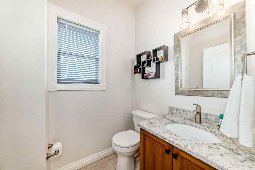 MLS® A2267077 - 7 Stage Coach Meadow  in Sharp Hill Rural Rocky View County, Residential