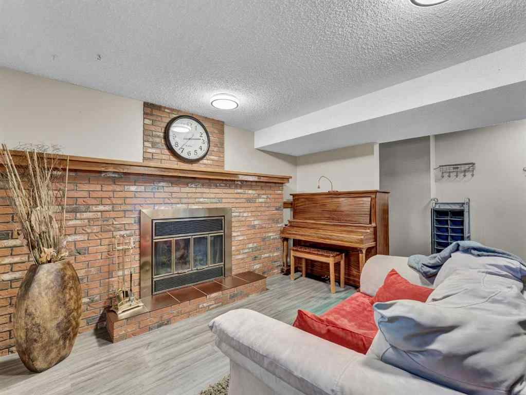 MLS® A2267095 - 35 Rideau Crescent SE in Ross Glen Medicine Hat, Residential