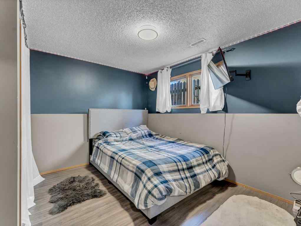 MLS® A2267095 - 35 Rideau Crescent SE in Ross Glen Medicine Hat, Residential