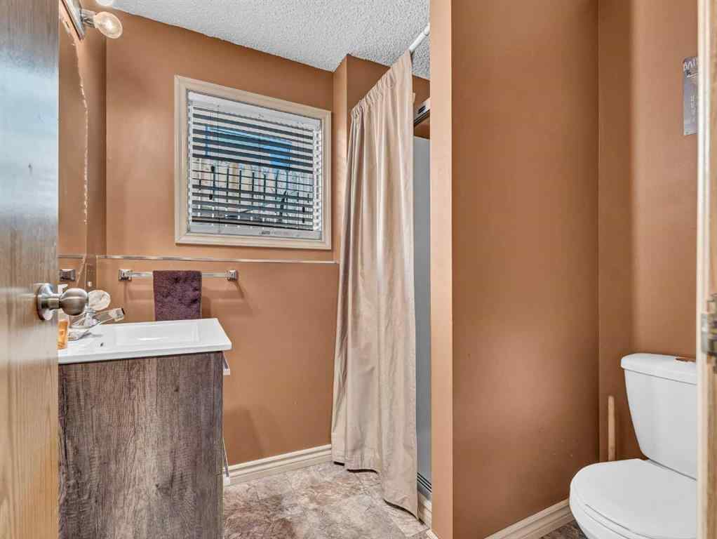 MLS® A2267095 - 35 Rideau Crescent SE in Ross Glen Medicine Hat, Residential