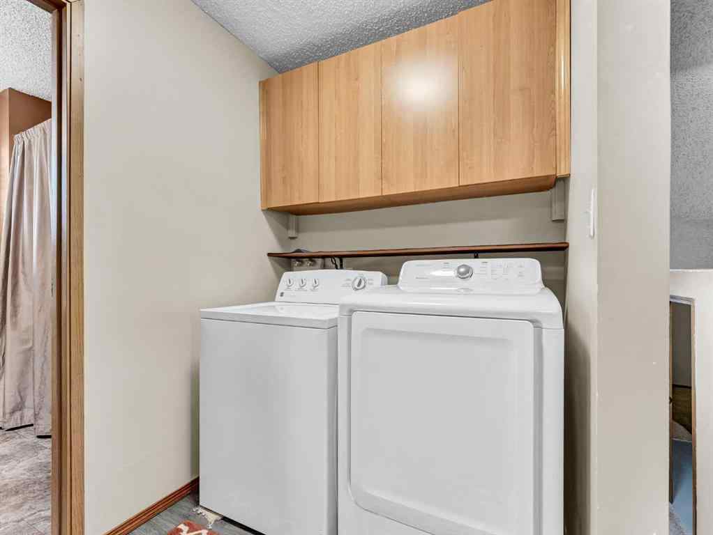 MLS® A2267095 - 35 Rideau Crescent SE in Ross Glen Medicine Hat, Residential