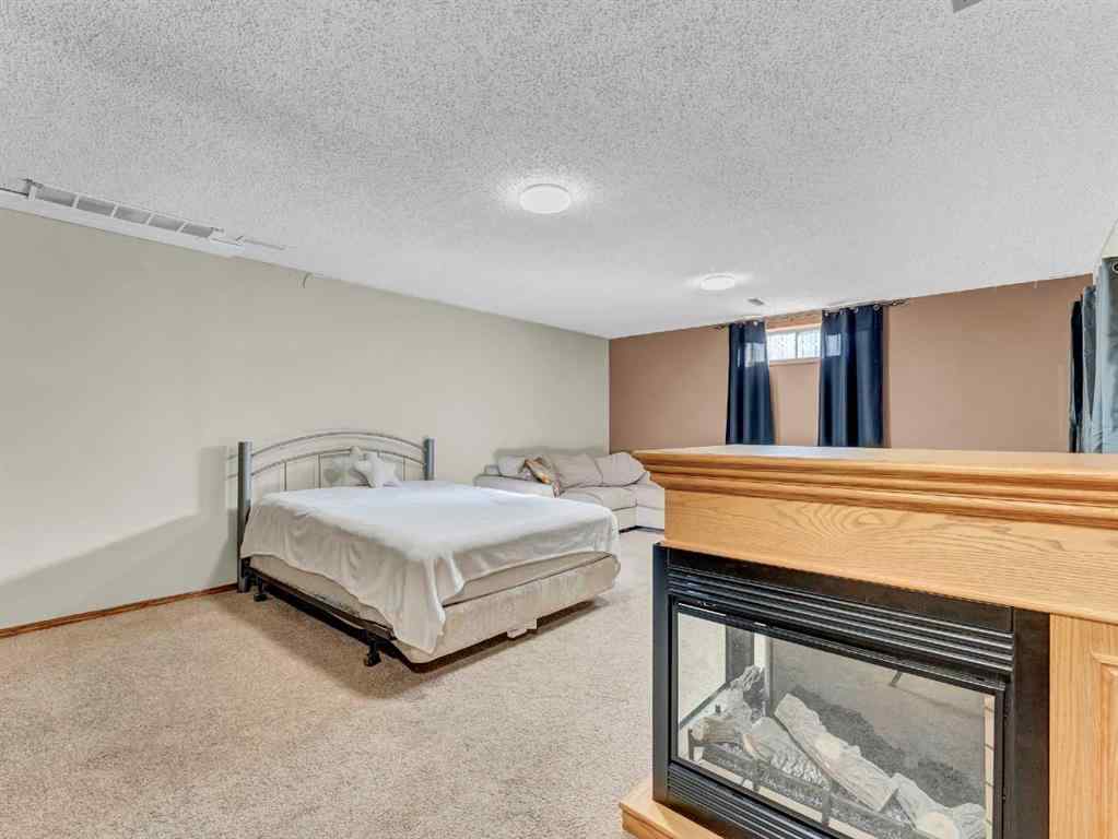 MLS® A2267095 - 35 Rideau Crescent SE in Ross Glen Medicine Hat, Residential