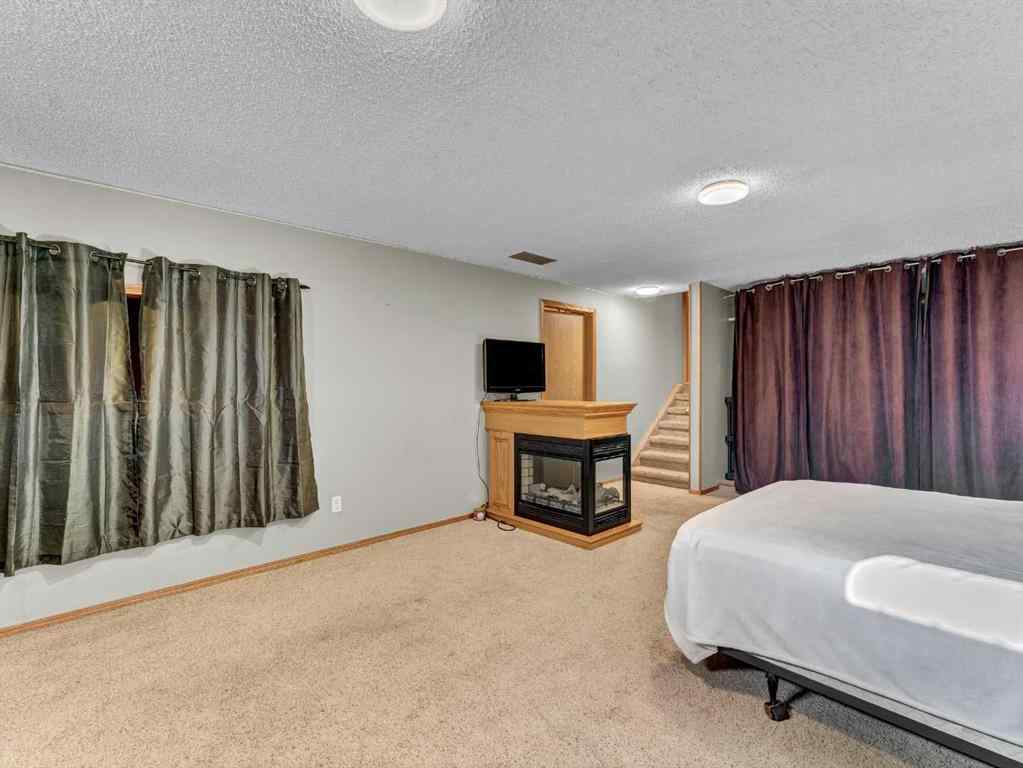 MLS® A2267095 - 35 Rideau Crescent SE in Ross Glen Medicine Hat, Residential