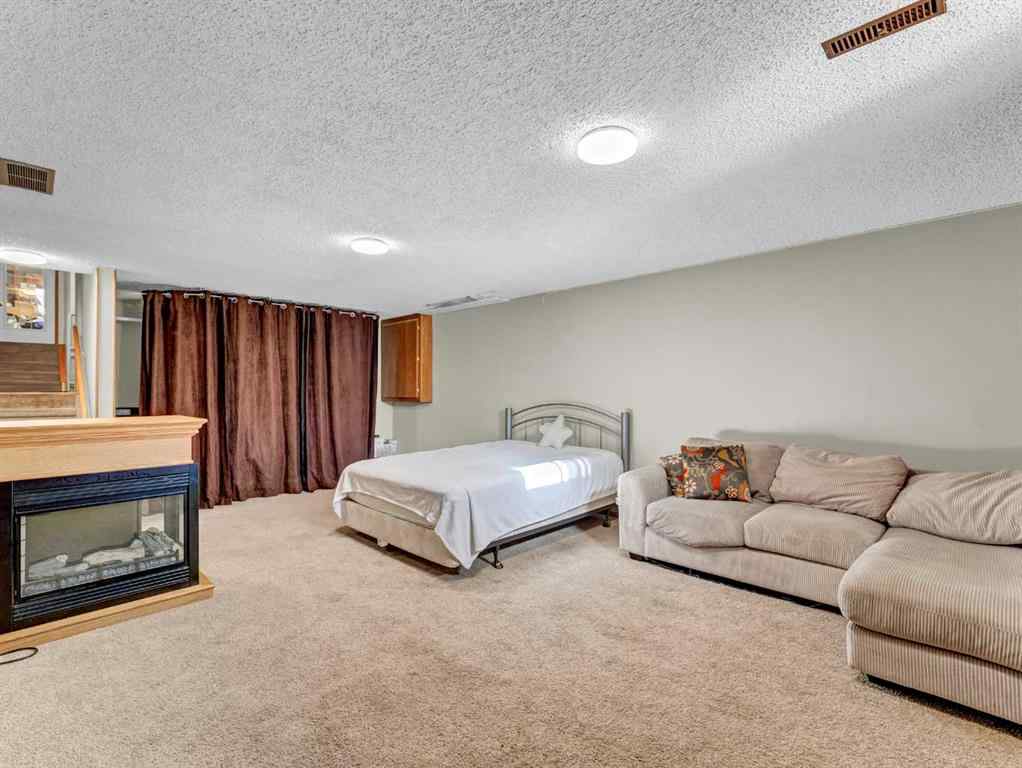 MLS® A2267095 - 35 Rideau Crescent SE in Ross Glen Medicine Hat, Residential