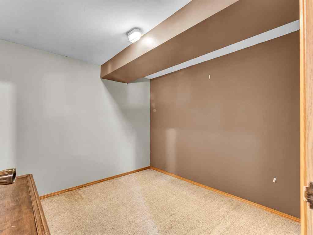 MLS® A2267095 - 35 Rideau Crescent SE in Ross Glen Medicine Hat, Residential