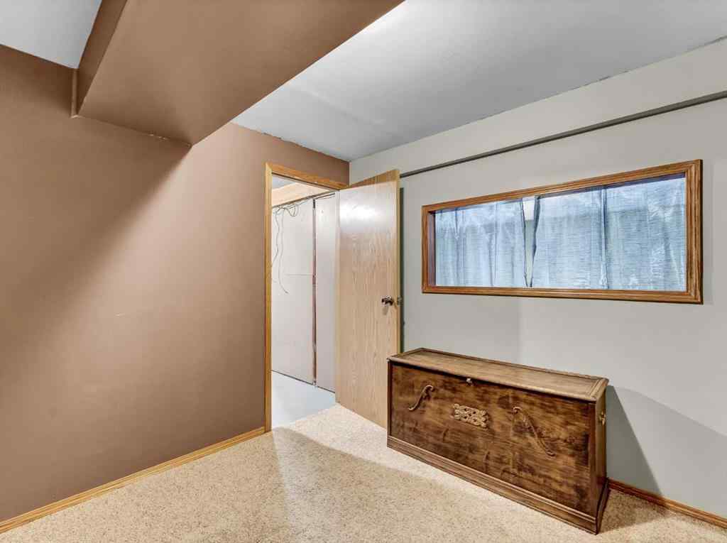 MLS® A2267095 - 35 Rideau Crescent SE in Ross Glen Medicine Hat, Residential