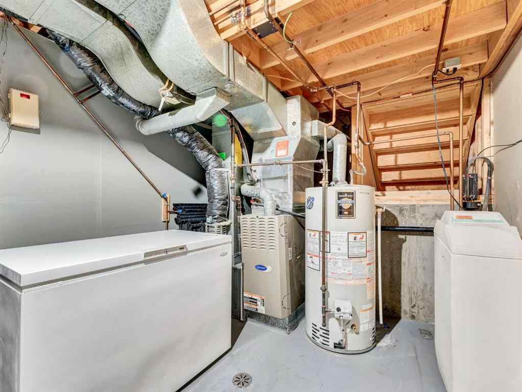 MLS® A2267095 - 35 Rideau Crescent SE in Ross Glen Medicine Hat, Residential