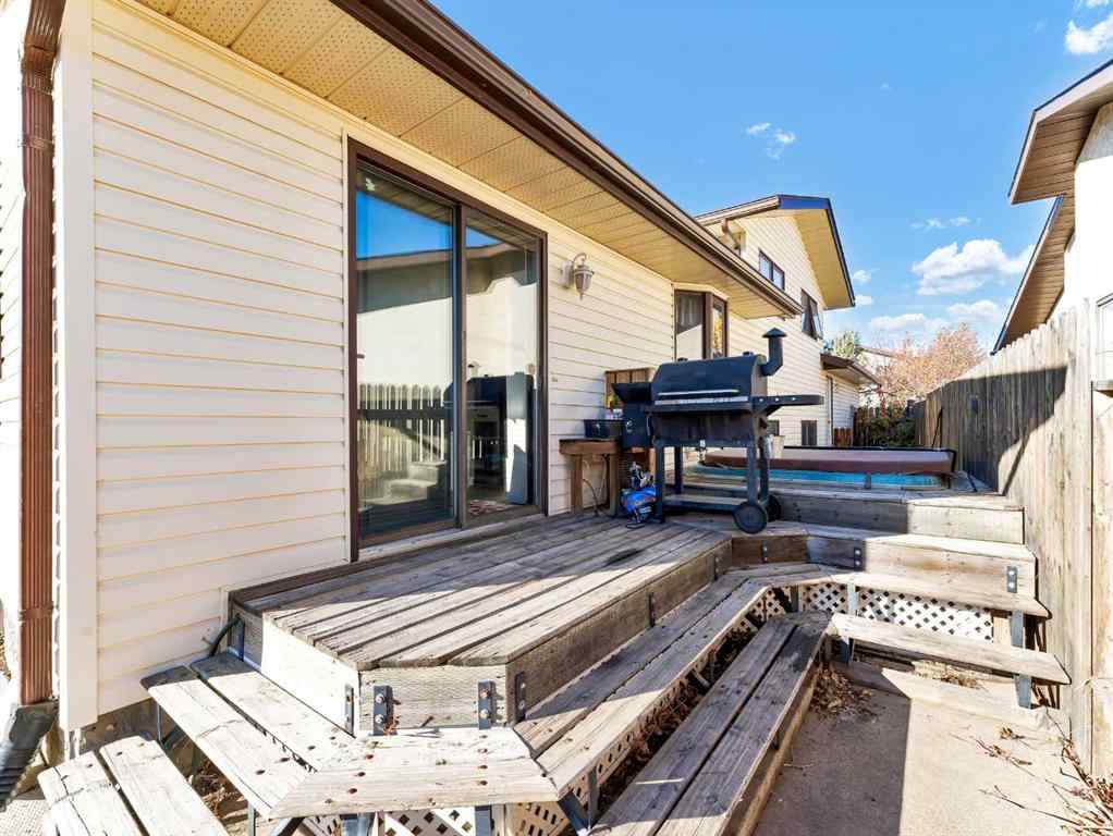 MLS® A2267095 - 35 Rideau Crescent SE in Ross Glen Medicine Hat, Residential